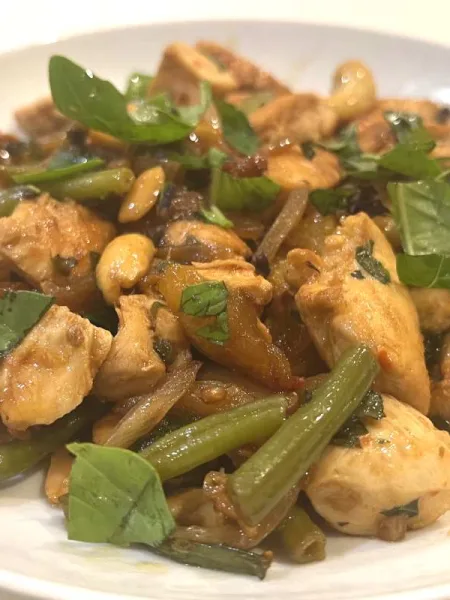 Poulet sauté thaï basilic et noix de cajou