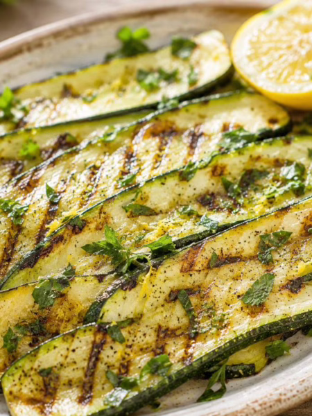 Courgettes grillées aux herbes fraîches