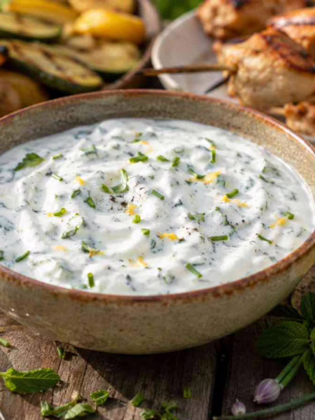 Sauce au yaourt, citron et herbes